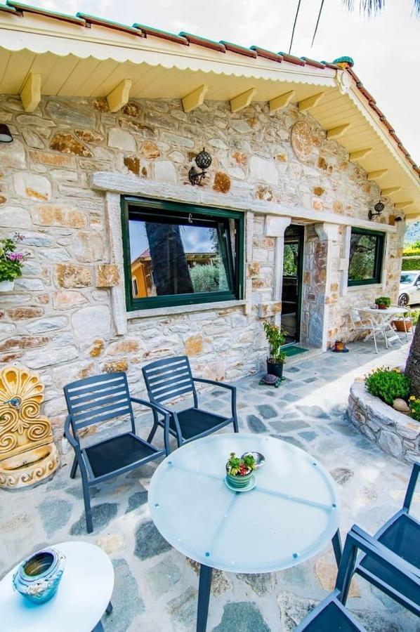 Villa Kastro Stone House à Skala Potamia  Extérieur photo