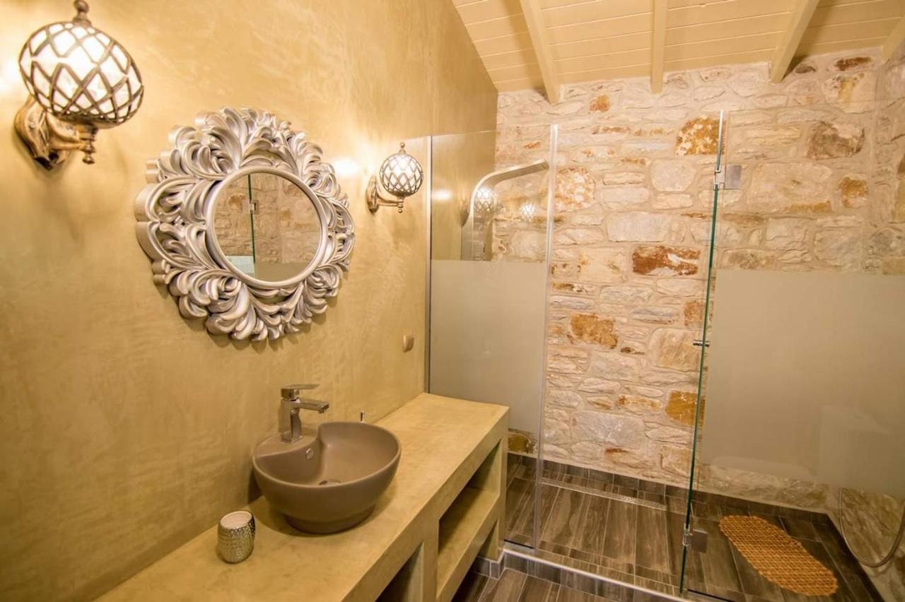 Villa Kastro Stone House à Skala Potamia  Extérieur photo