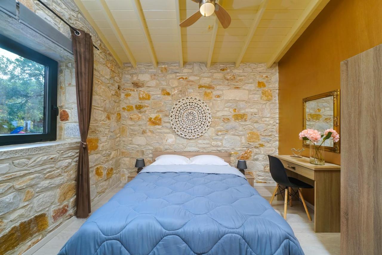 Villa Kastro Stone House à Skala Potamia  Extérieur photo